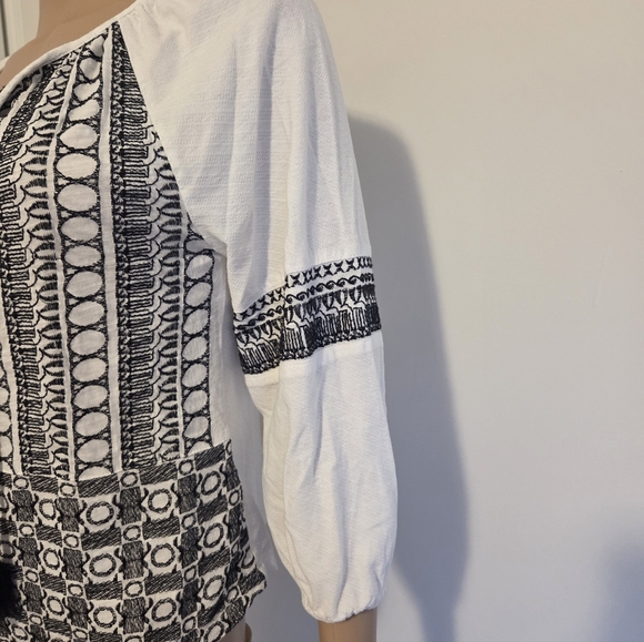 Anthropologie Akemi + Kin Black & White Embroidered Peasant Blouse - Picture 5 of 11